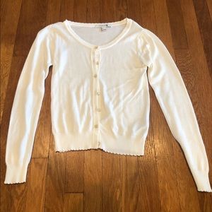 Forever 21 white sweater with flower button detail